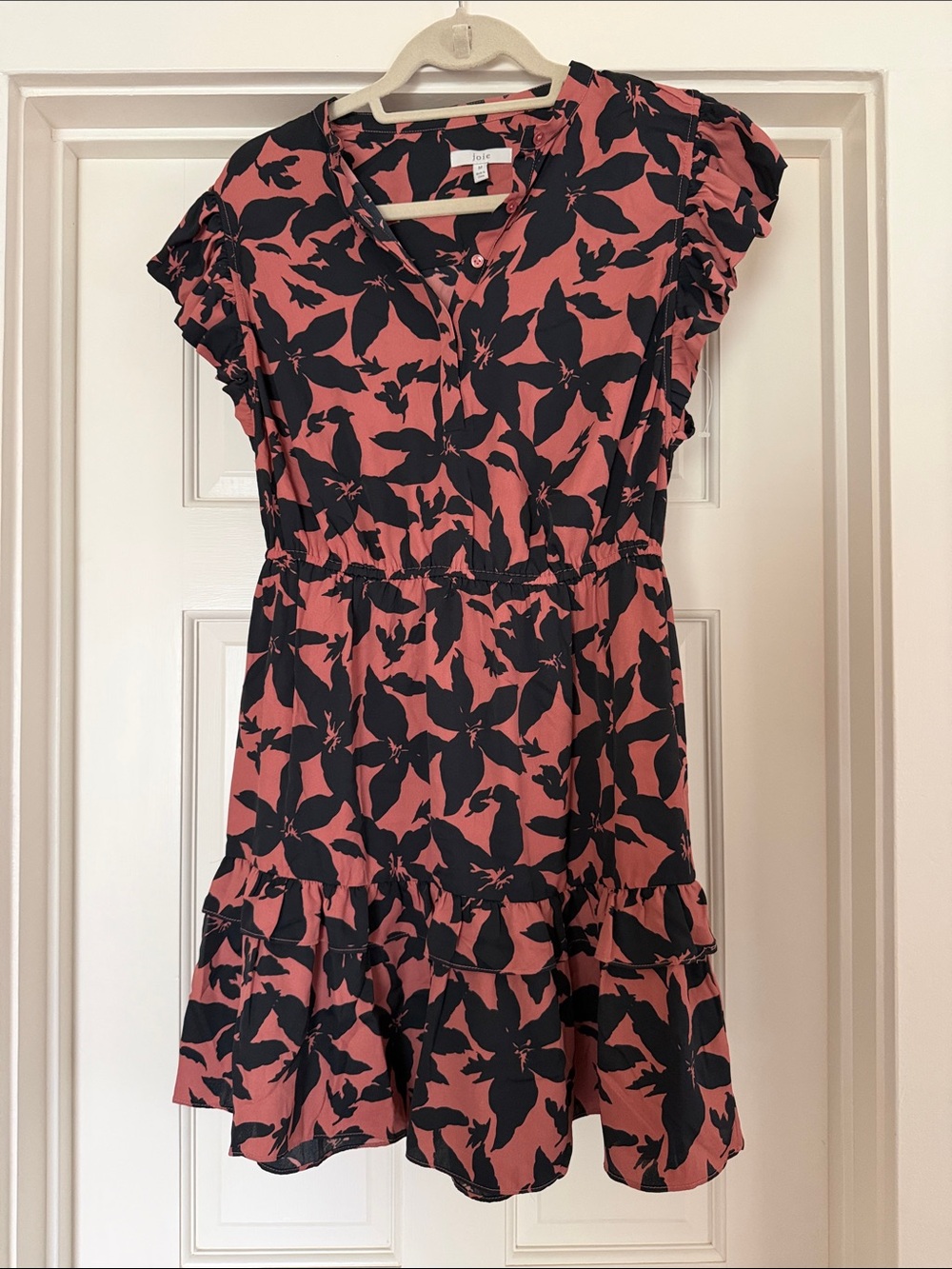 Joie Mauve/Rust Dress with Black Floral Pattern & Tiered Skirt & Cinched Waist